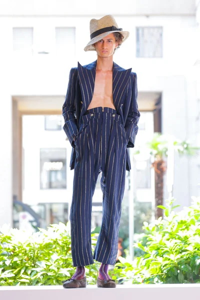 Look 2